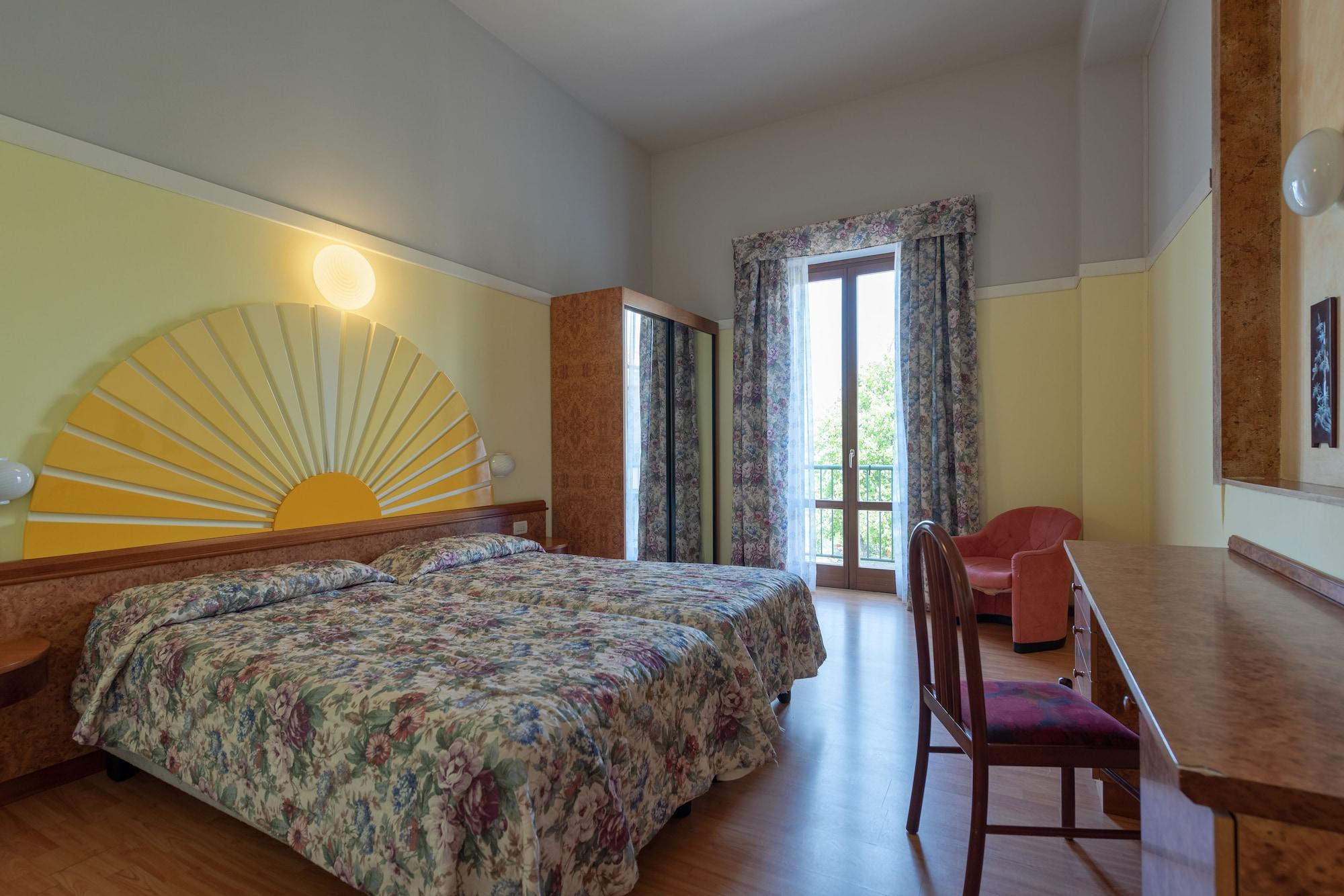 Park Hotel Jolanda Сан-Дзено-ди-Монтанья Экстерьер фото