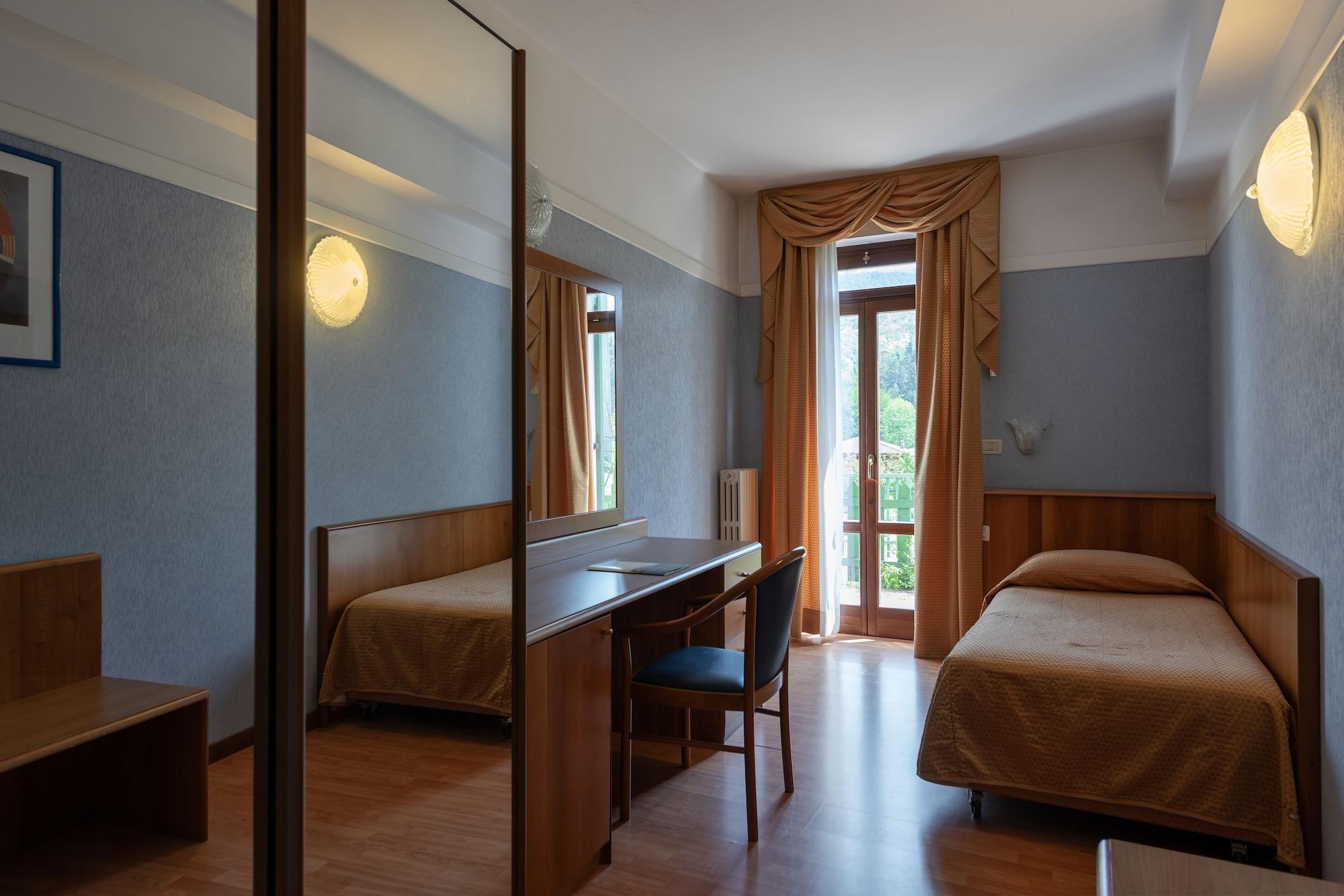 Park Hotel Jolanda Сан-Дзено-ди-Монтанья Экстерьер фото