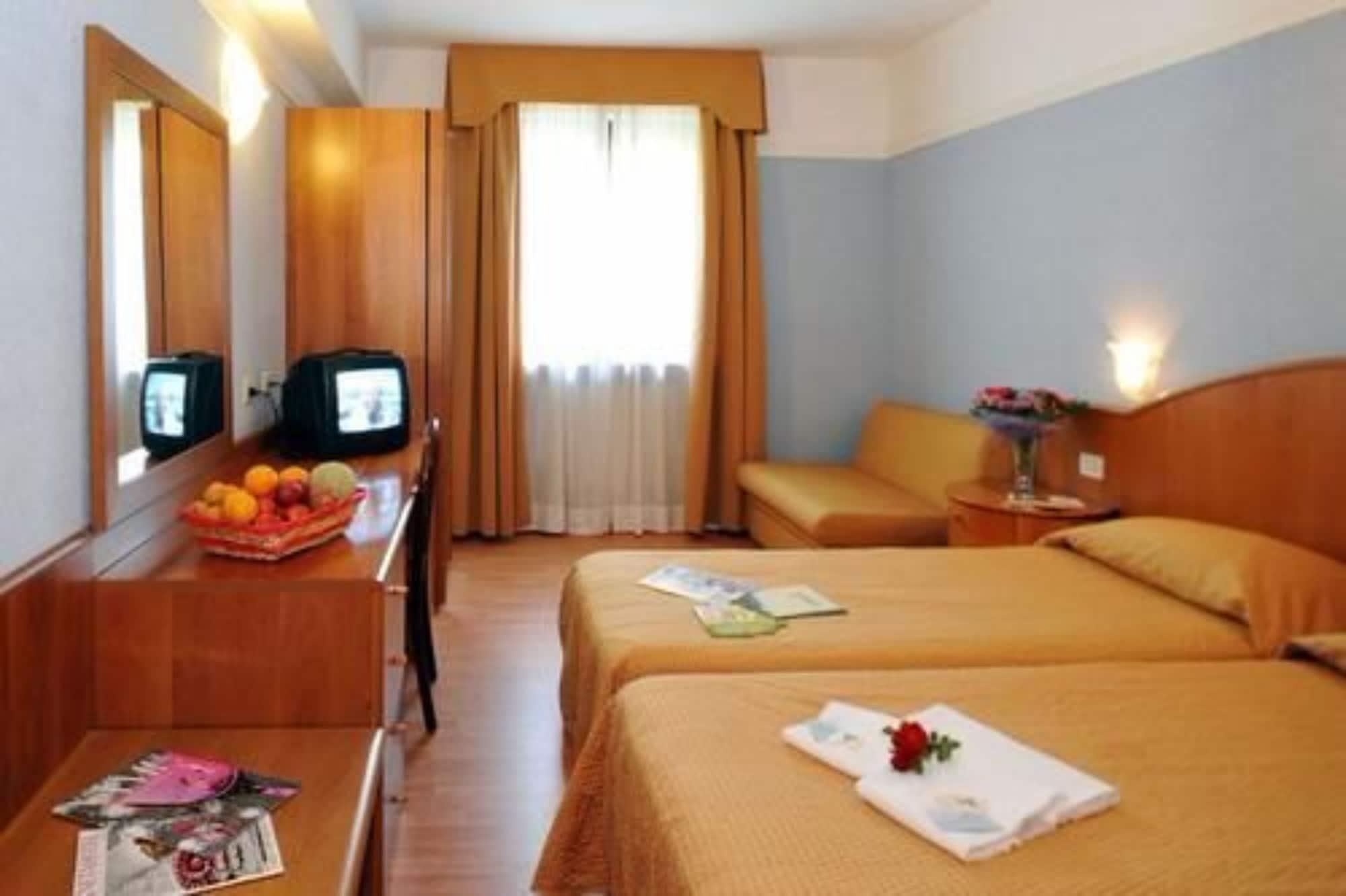 Park Hotel Jolanda Сан-Дзено-ди-Монтанья Экстерьер фото