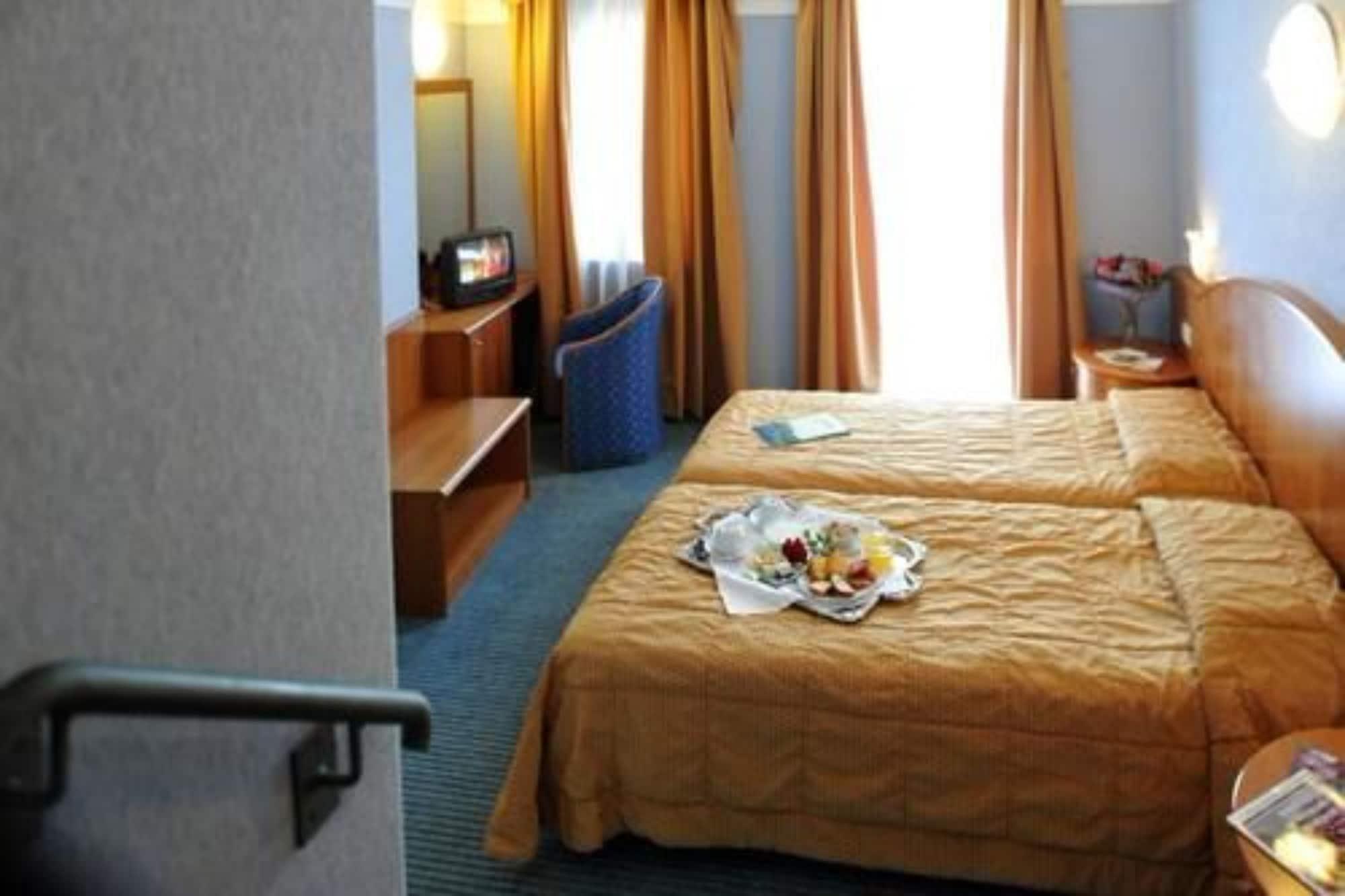 Park Hotel Jolanda Сан-Дзено-ди-Монтанья Экстерьер фото