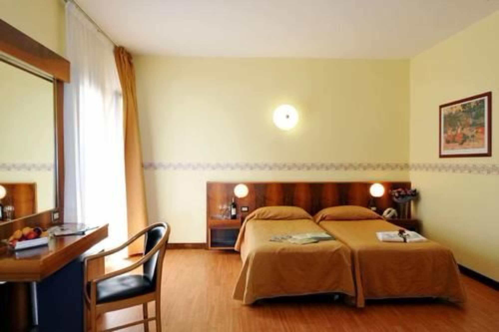 Park Hotel Jolanda Сан-Дзено-ди-Монтанья Экстерьер фото