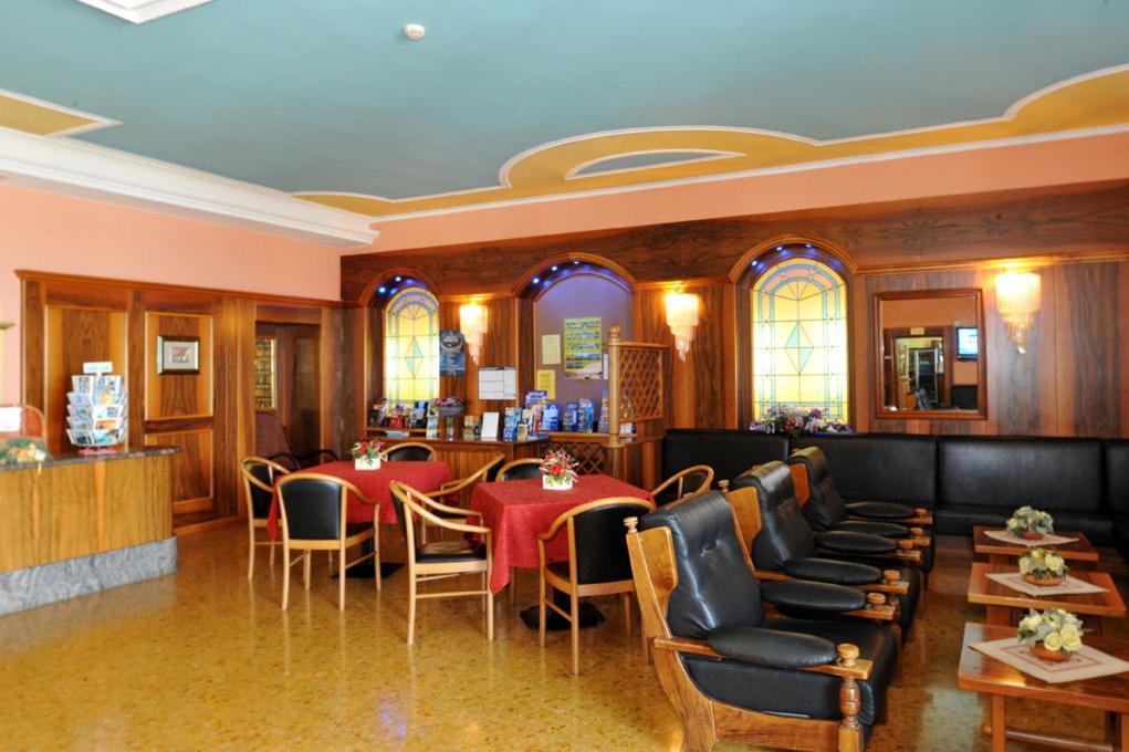 Park Hotel Jolanda Сан-Дзено-ди-Монтанья Экстерьер фото