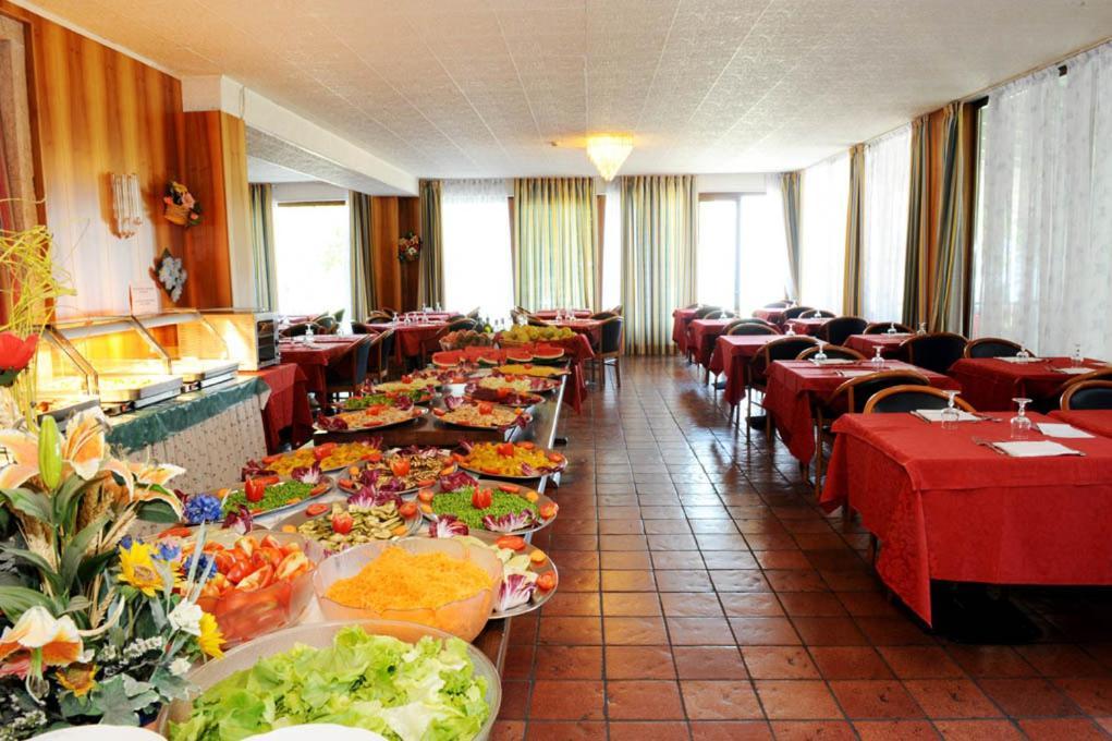 Park Hotel Jolanda Сан-Дзено-ди-Монтанья Экстерьер фото