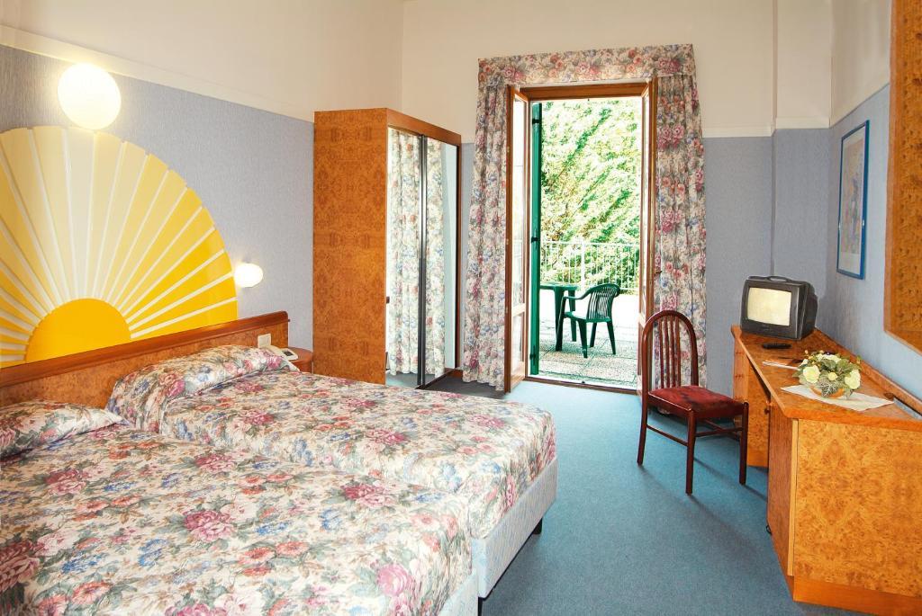Park Hotel Jolanda Сан-Дзено-ди-Монтанья Экстерьер фото