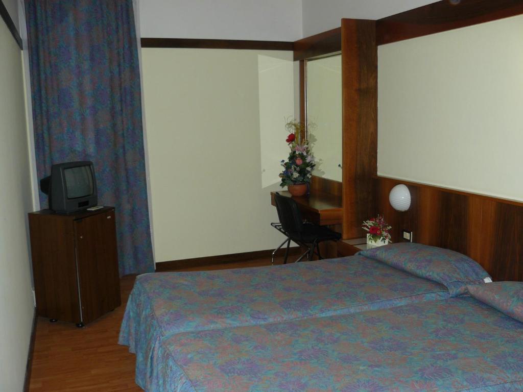 Park Hotel Jolanda Сан-Дзено-ди-Монтанья Экстерьер фото