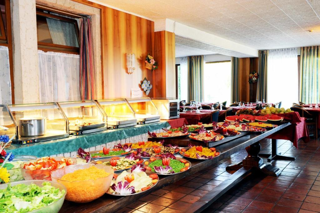 Park Hotel Jolanda Сан-Дзено-ди-Монтанья Экстерьер фото