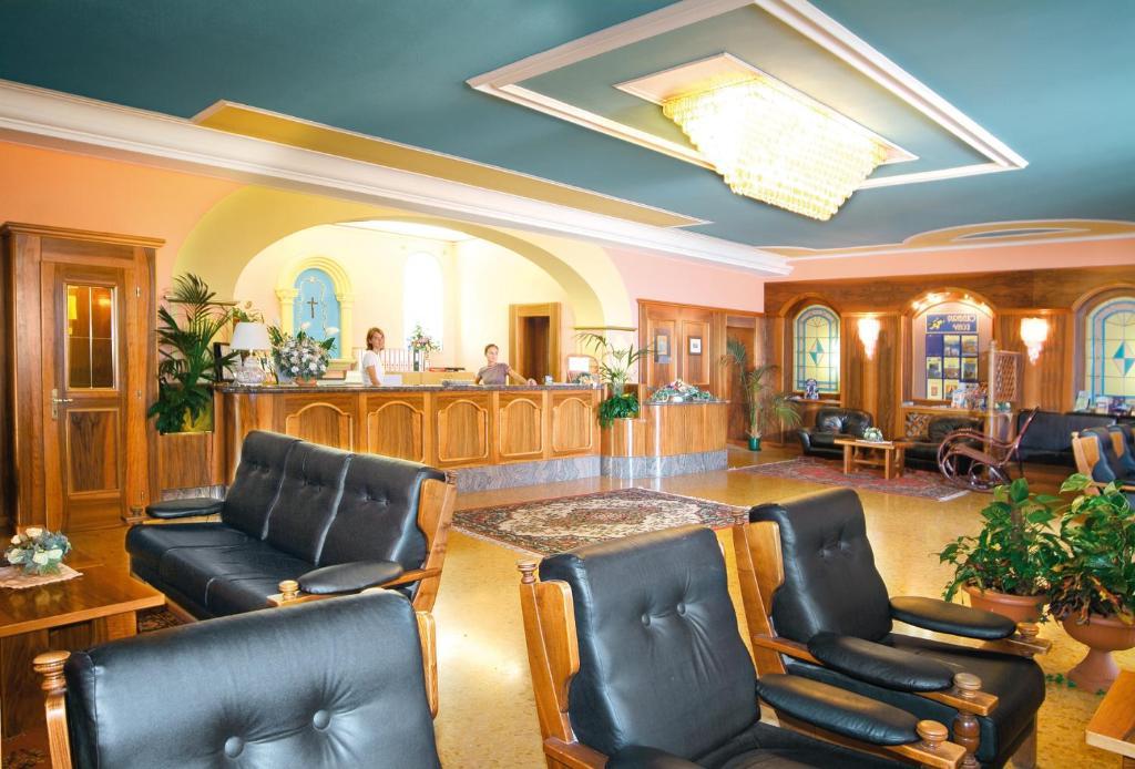 Park Hotel Jolanda Сан-Дзено-ди-Монтанья Экстерьер фото