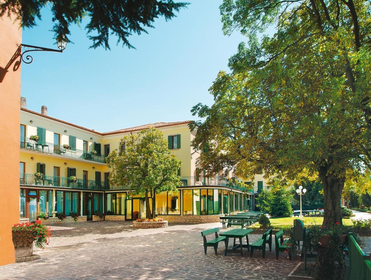 Park Hotel Jolanda Сан-Дзено-ди-Монтанья Экстерьер фото